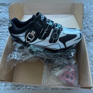 🚴‍♂️ Kescoo Cycling Shoes Silver & Black - Unisex (Men’s 7.5 / Women’s 9)